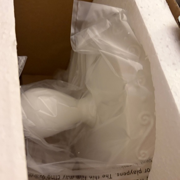 Set of 2 Partylite 3 wick pedestal candle holder white sidewalk cafe - Picture 6 of 6